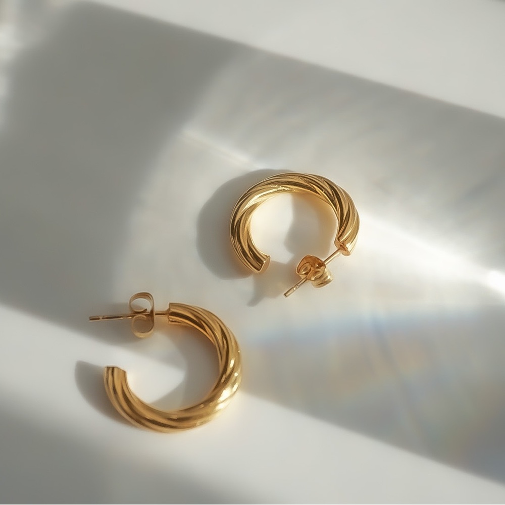 Chloé Hoops - Picture 2 of 5